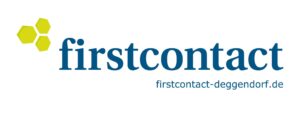 Logo firstcontact deggendorf in blauer schrift mit grünen sechs-ecken