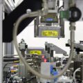 Beschichtungsanlage für Steckerpins von nahem, Bosch aufkleber